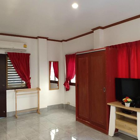 Kookkai House Hostel Patong Екстериор снимка