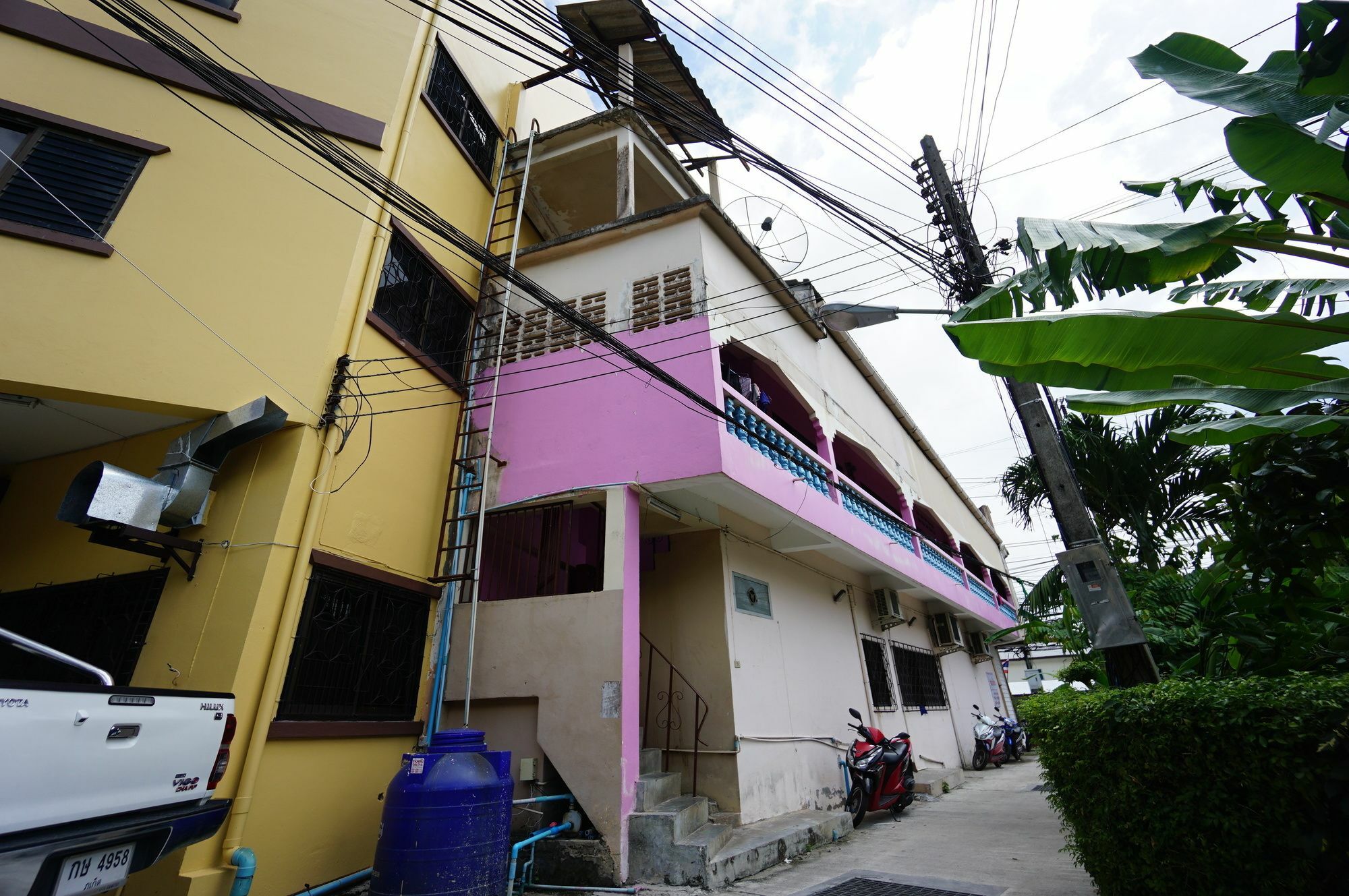 Kookkai House Hostel Patong Екстериор снимка